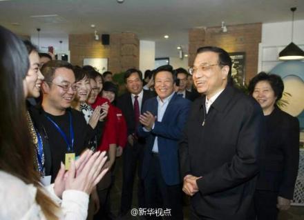 27日上午李克強到天津濱海新區(qū)考察。
