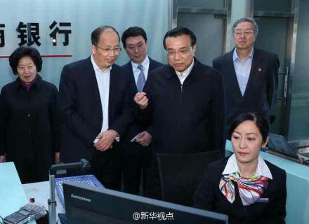27日上午李克強到天津濱海新區(qū)考察。