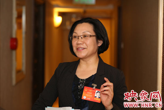 全國人大代表、商丘市實驗小學校長高阿莉做客映象網(wǎng)兩會微視。