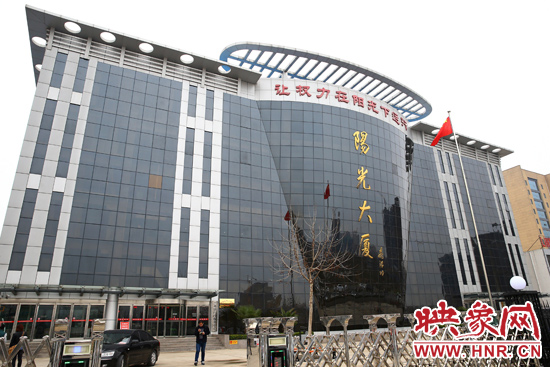 2011年4月，蘭考縣為民服務(wù)中心入住陽光大廈，目前，共有行政職能部門39個(gè)