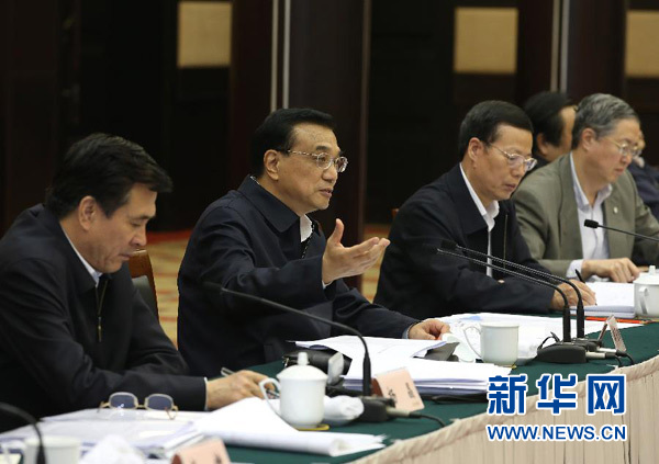 月28日，中共中央政治局常委、國(guó)務(wù)院總理李克強(qiáng)在重慶主持召開(kāi)座談會(huì)