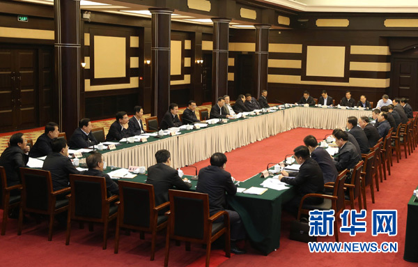 4月28日，中共中央政治局常委、國(guó)務(wù)院總理李克強(qiáng)在重慶主持召開(kāi)座談會(huì)