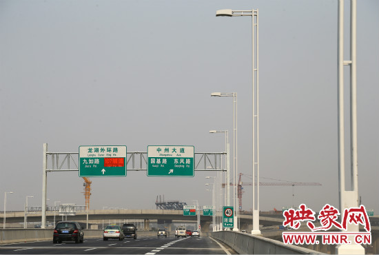 市民可通過(guò)北三環(huán)快速路高架橋直達(dá)東區(qū)。