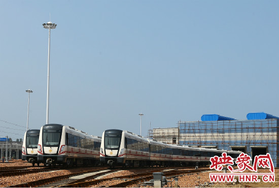 選擇地鐵出行，已經(jīng)是不少鄭州市民的首選