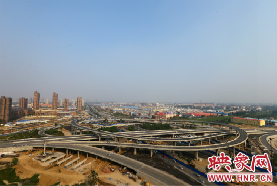 中州大道與南三環(huán)相接的立交橋，預(yù)計(jì)明年將建成通車。