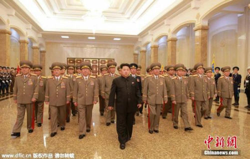 資料圖：朝鮮最高領(lǐng)導人金正恩此前參謁錦繡山太陽宮的情景。
