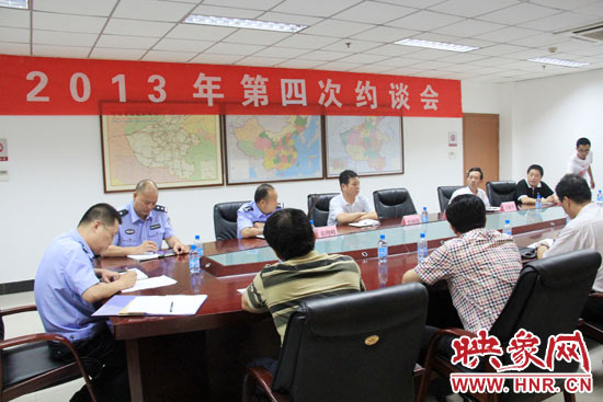 7月4日，河南省公安廳高速交警總隊(duì)聯(lián)合有關(guān)部門，對(duì)9家多次違法的企業(yè)所屬車輛嚴(yán)重違法情況進(jìn)行通報(bào)。