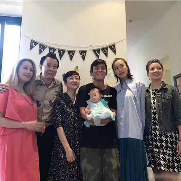 陳冠希女兒首曝光 陳冠希女友是誰？秦舒培個(gè)人資料照片家庭背景
