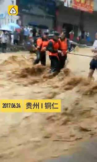圖為6月24日，貴州銅仁多個區(qū)縣遭暴雨襲擊。
