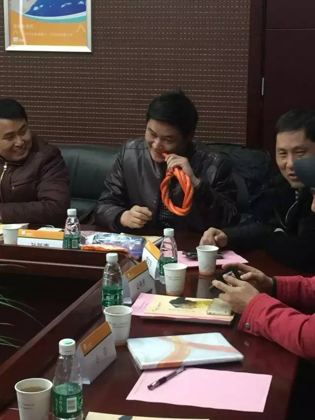 小編想問一下咬膠管的孫老師，優(yōu)質(zhì)膠管的口感如何呢？