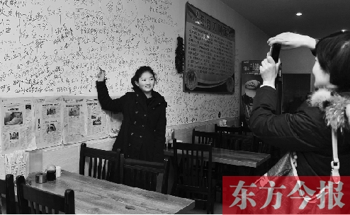 東方今報(bào)“一碗面的溫暖”還在延續(xù)，媒體和愛心人士的吃面接力熱情不減。