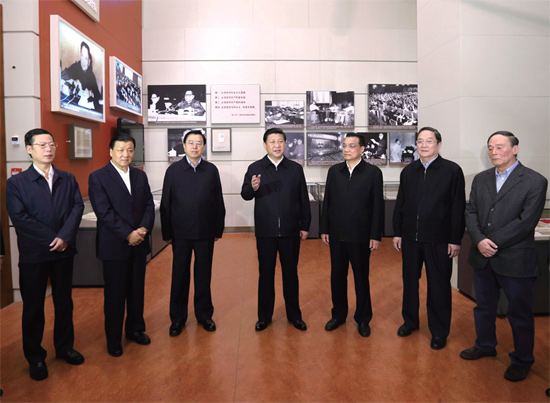 年11月29日，新一屆中共中央政治局常委到國(guó)家博物館參觀《復(fù)興之路》展覽時(shí)