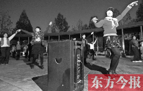做到既讓跳舞的人有地方，又不影響他人休息，這才是化解矛盾的根本出路