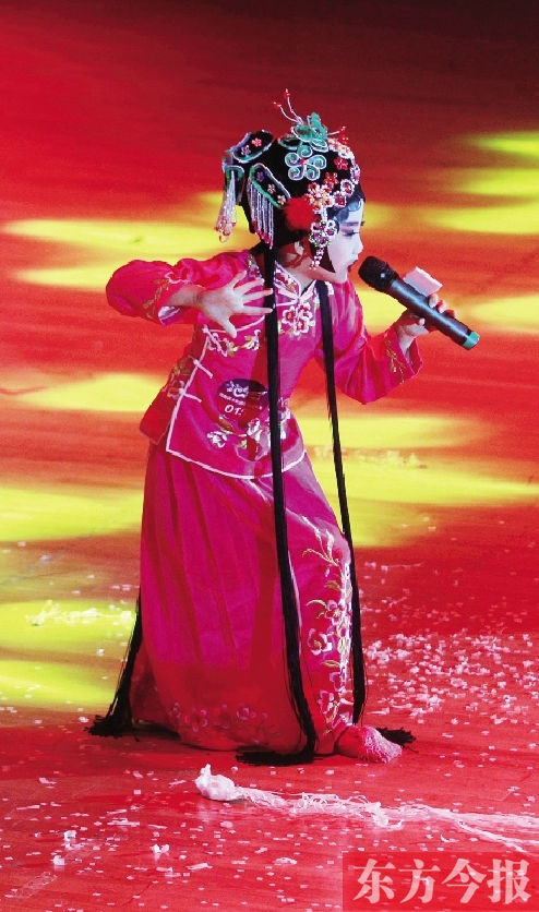 11月16日，《非常6+1》河南區(qū)總決賽現(xiàn)場，入圍選手們上演了一場精彩的比賽