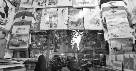 11月25日，鄭州市福壽街一家臺歷、掛歷專營店店主稱，上貨半個(gè)多月了，生意一直很冷清