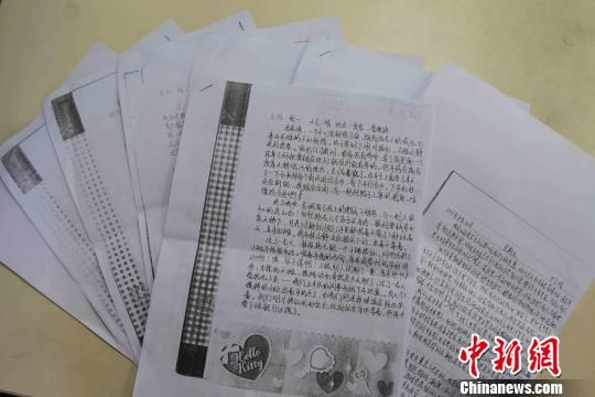 圖為當(dāng)天公布的部分?jǐn)[攤體驗(yàn)日記。　張芹　攝