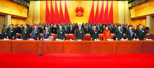 4月2日上午，河南省第十二屆人民代表大會(huì)第二次會(huì)議在莊嚴(yán)的國(guó)歌聲中閉幕。記者 郭宇 董亮 攝