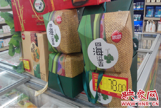 今年商場里的散裝、袋裝粽子多了，盒裝粽子的售價(jià)也更加親民。