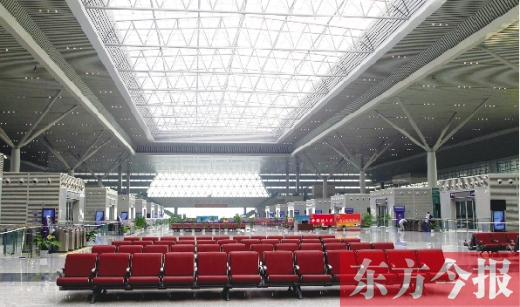 鄭州東站寬敞的候車大廳。未來,鄭州南站建成后,規(guī)模將遠高于鄭州東站