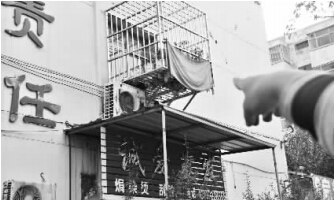 發(fā)生矛盾的一二樓鄰居，喇叭就安裝在二樓窗口。