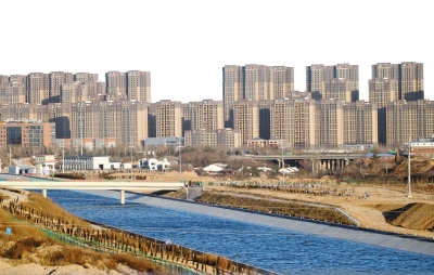 鄭州市西南角，南水北調(diào)渠旁新建的樓盤。
