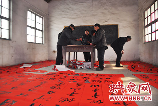 目前已經(jīng)書寫了超過一萬幅春聯(lián)。