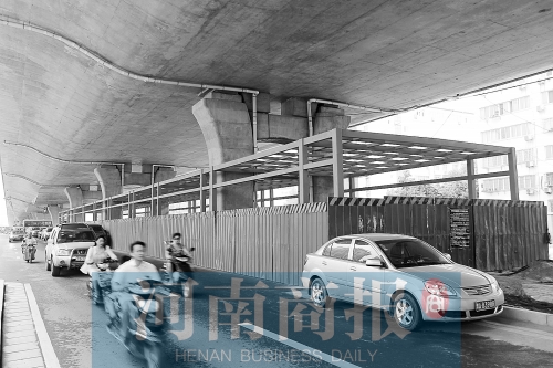 建設(shè)中的隴海路快速公交站臺，這條線路或取名B5