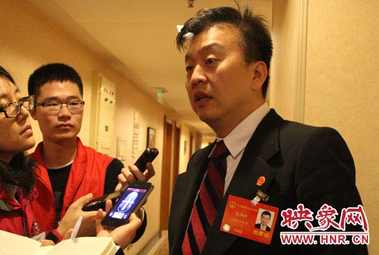 全國人大代表、中央電視臺綜藝頻道節(jié)目組主持人、河南省青聯(lián)榮譽副主席張澤群