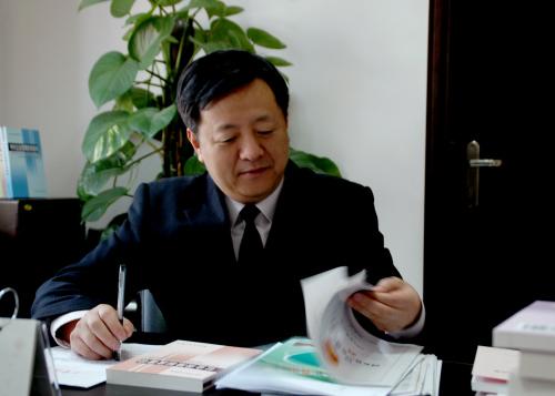 湖北國資委副主任王侃涉嚴(yán)重違紀(jì)被調(diào)查(圖/簡(jiǎn)歷)