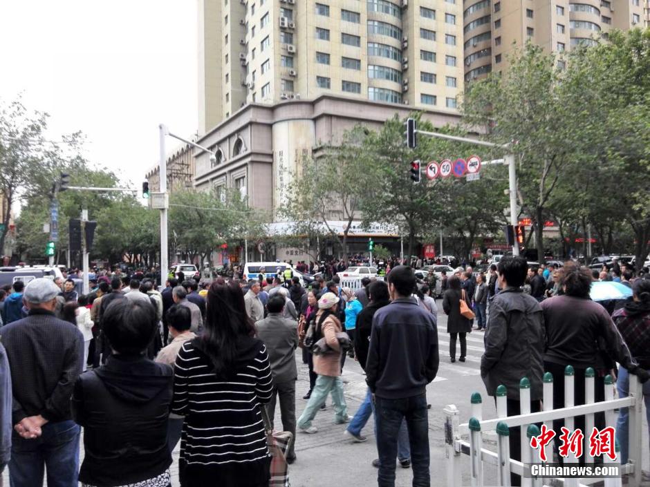 自治區(qū)和烏魯木齊市有關(guān)部門迅速處置，傷員已全部送往醫(yī)院救治。