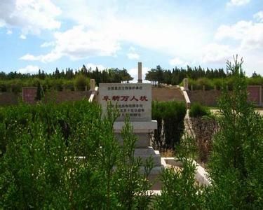 網(wǎng)絡曝光遼寧阜新“萬人坑”遺址遭到嚴重破壞，出現(xiàn)紀念碑損壞、館內(nèi)沒照明、遺骨散失等問題