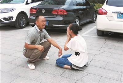 一位來自山西的父親，在燕郊找到陷入傳銷組織的女兒，當(dāng)街痛哭，求女兒回家