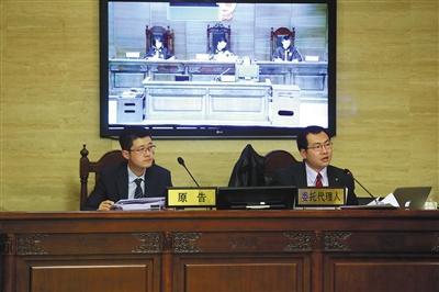 “小黃車”的商標(biāo)所有人“數(shù)人公司”代理律師稱，“ofo小黃車”侵犯了“小黃車”的注冊(cè)商標(biāo)。