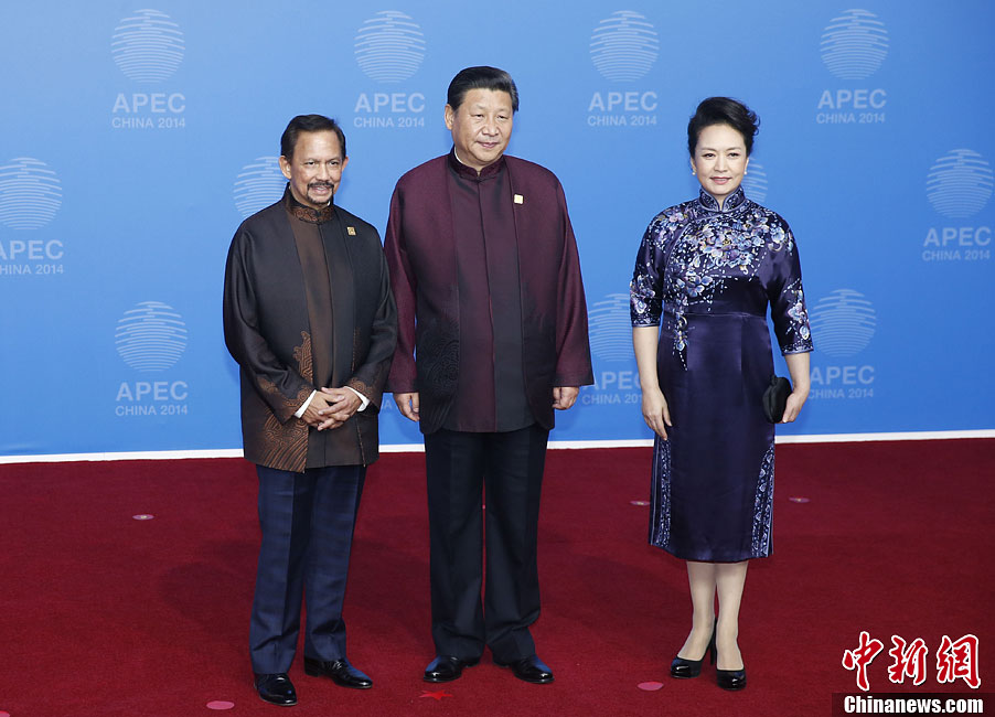 圖為習近平夫婦歡迎文萊蘇丹哈桑納爾。中新社發(fā) 杜洋 攝