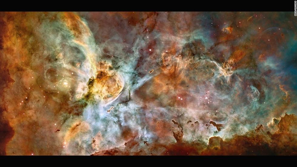 這個(gè)大星系是小恒星的誕生地，預(yù)計(jì)其中有數(shù)顆質(zhì)量為太陽(yáng)的50至100倍的恒星