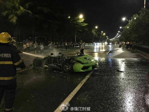 蘭博基尼跑車(chē)撞貨車(chē)燒成廢鐵 司機(jī)當(dāng)場(chǎng)死亡