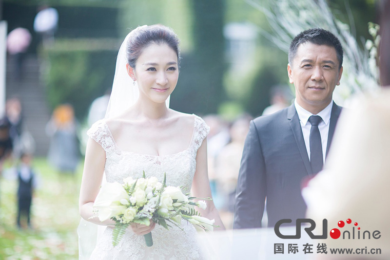 李小冉比利時(shí)辦婚禮 朱丹、鐘欣潼、應(yīng)采兒做伴娘