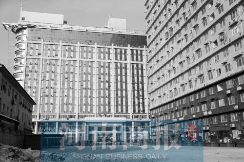 因購房尾款沒有交齊，鄭州一小區(qū)多戶業(yè)主的生活用水被停掉，有的連續(xù)半個(gè)月沒水吃。
