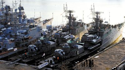 4月1日，?？吭诳死锩讈喨咚雇胁柕能娕灒渲幸灿袨蹩颂m海軍軍艦。