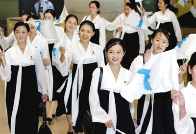 2005年9月，結(jié)束亞洲田徑錦標(biāo)賽之行的朝鮮拉拉隊。