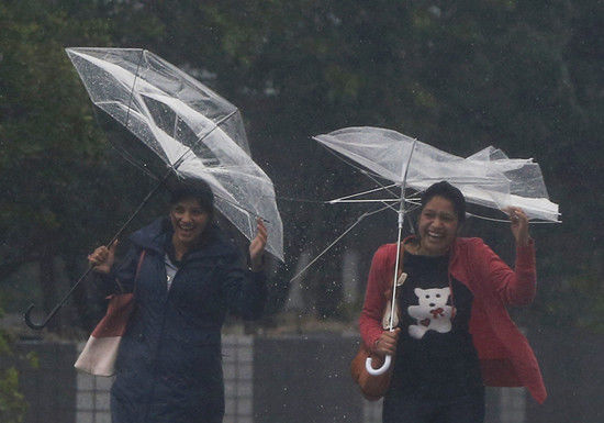 19號臺風在日本登陸，帶來強降雨。