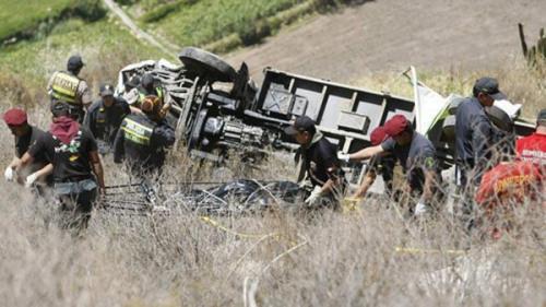 秘魯南部一客車墜落山谷，至少25人死亡網(wǎng)頁(yè)截圖