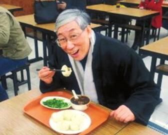 吳頌今到慶豐包子鋪找靈感。