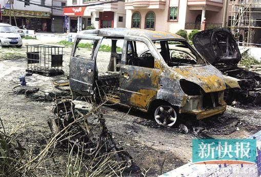 涉事面包車燒剩鐵殼。