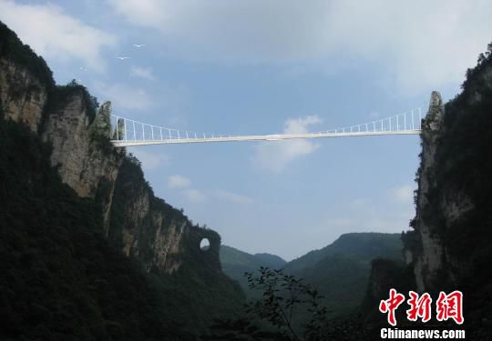 張家界“世界最長玻璃橋”設(shè)計(jì)通過評審明年問世