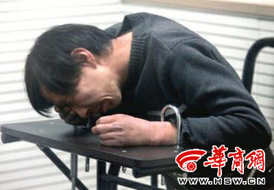 3月29日，多次騷擾孕婦的賈某在公安蓮湖分局接受訊問