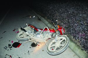 事故現(xiàn)場，被撞摩托車