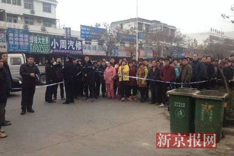 亳州路邊垃圾桶內(nèi)驚現(xiàn)碎尸。網(wǎng)友供圖