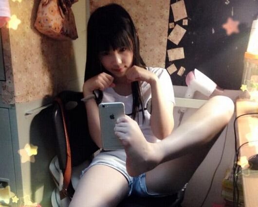 妹子們每周花至少五小時(shí)自拍，到底是為啥？