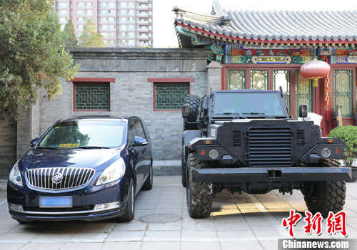 輕型聯(lián)合越野戰(zhàn)力與別克GL8商務(wù)MPV車對比。張龍云攝